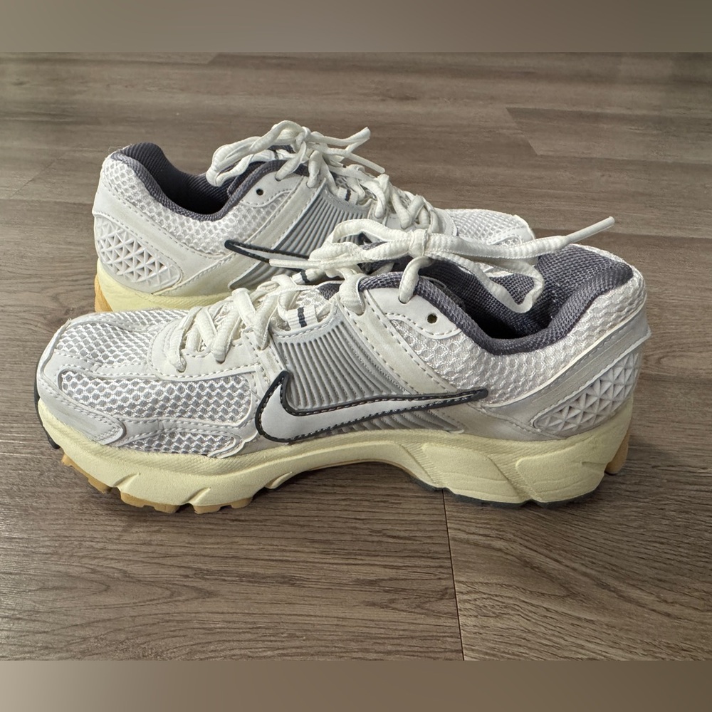 Nike Zoom Vomero 5 women’s athletic sneaker. Size 6 shoe. New-like condition